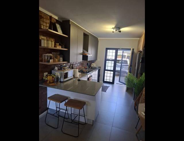 2 BEDROOM PROPERTY TO RENT IN MENLO PARK